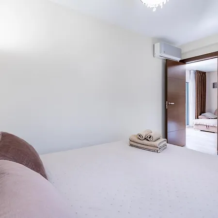 Apartment In Mareverde Complex